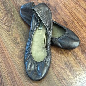 Cynthia Vincent bronze ballet flats size 8